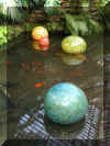 ChihulyGarfieldP1-P1010039.JPG (308773 bytes)